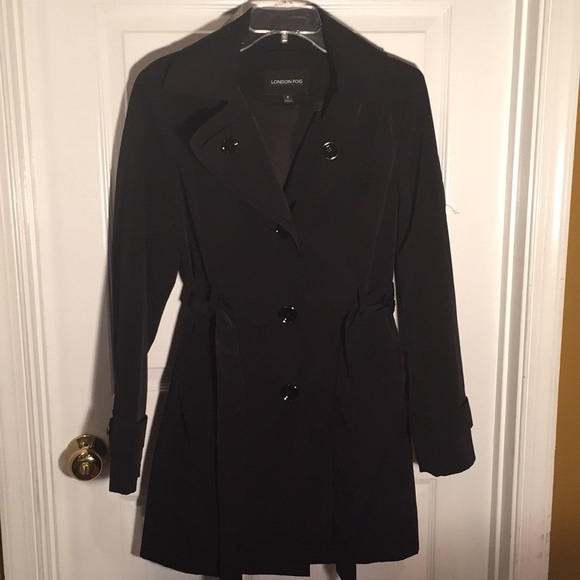 London Fog Jackets & Blazers - ☂️London Fog Black trenchcoat with detachable hood
